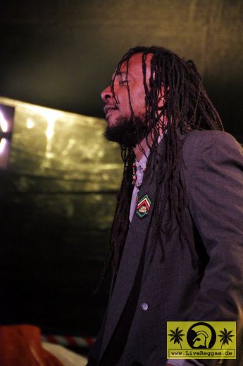 Aaron Silk (Jam) with The House Of Riddim Band 21. Reggae Jam Festival - Bersenbrueck 25. Juli 2015 (10).JPG